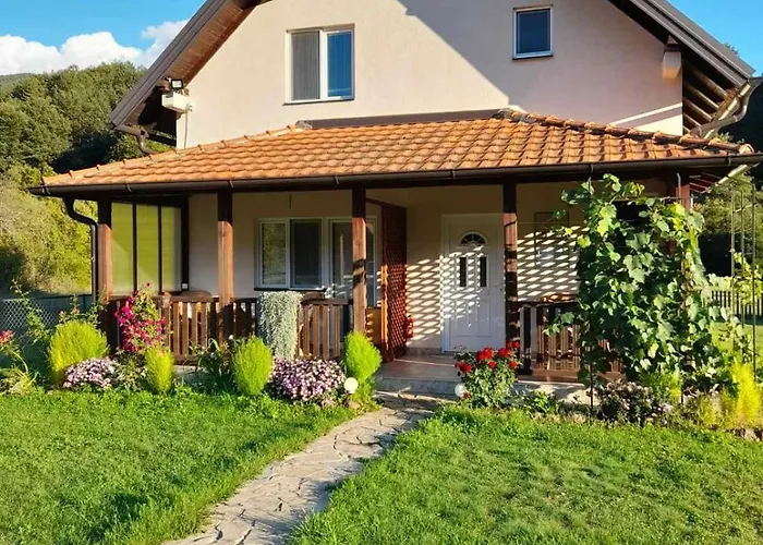 Petar شقة موكرا غورا